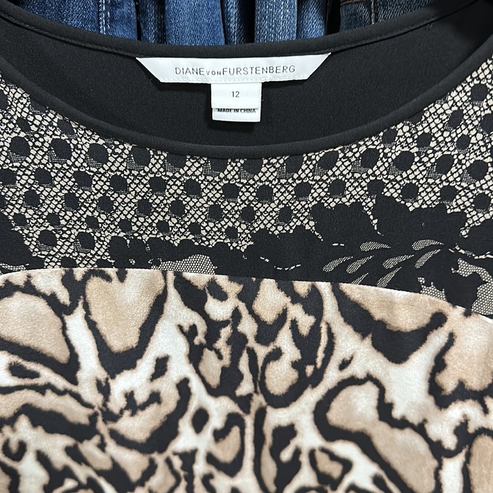 DVF 100% silk short sleeve blouse - Picture 2 of 5